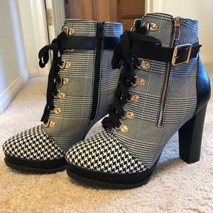 Shoedazzle Black and White booties